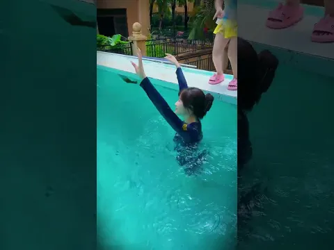 The naughty child was pushed into the water by police officer Rabbit#Short #Officer Rabbit #angel