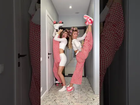 TWINS PRANK😂🛼🛼 Did you notice her 3 leg?