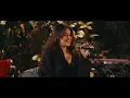 Does She Know (Live at The Cozy Cove) - Kiana V