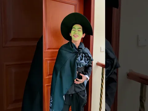 What are Glinda and Elphaba doing #glinda #elphaba #arianagrande #wicked #witch #magic