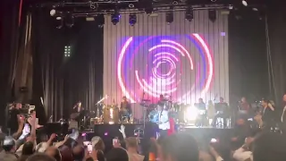 اجرای آهنگ کفتر کاکل به سر معین در کنسرت 