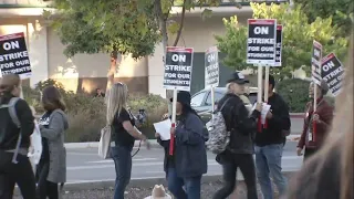 Las Lomitas teachers in Menlo Park go on strike
