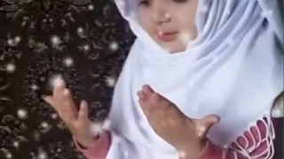 طفلة صغيرة تدعي اللهم اهدنا فيمن هديت وعافنا فيمن عافيت دندنها