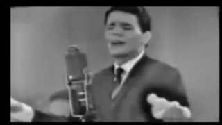 موقف كوميدي لعبد الحليم حافظ يثير ضحك الجمهور دندنها