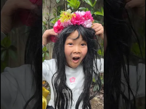 Mother makes hair band for daughter using flowers 🥰❣️ #shorts