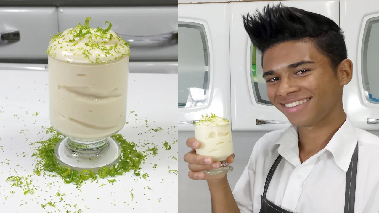 MOUSSE DE IOGURTE COM FRUTAS VERMELHAS   com CozinhandoComNane :). 