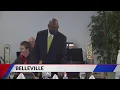 Elliott Davis receives media award