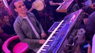 استقبال القشاش محمد اوشا من فرحه سندبسط لحظه اشتياق المعزيم والجمهور للقشاش وخش شوف الفرح عامل ازاى 