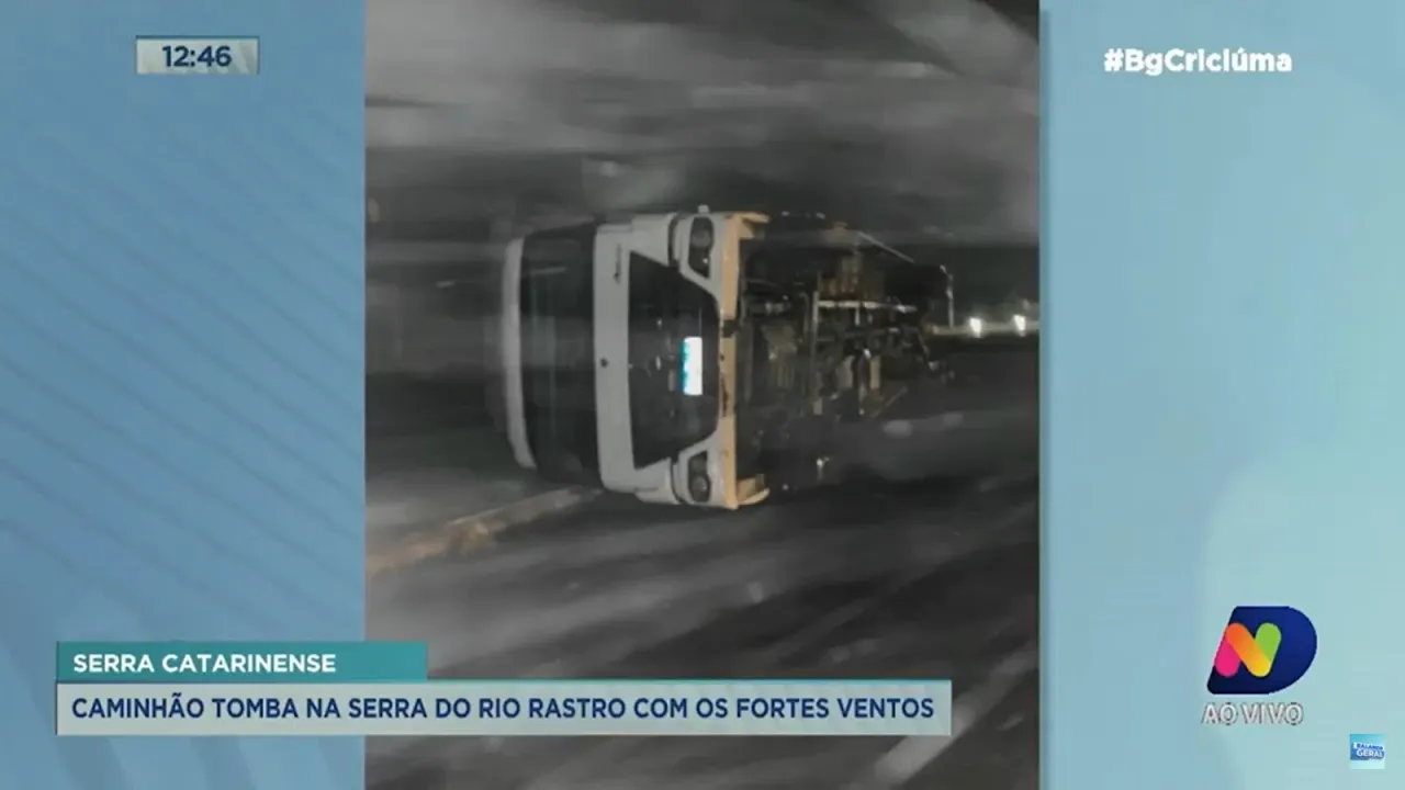 Caminhão tomba após fortes ventos na Serra do Rio do Rastro