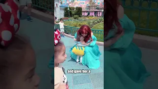 Flounder Meets Ariel At Disneyland