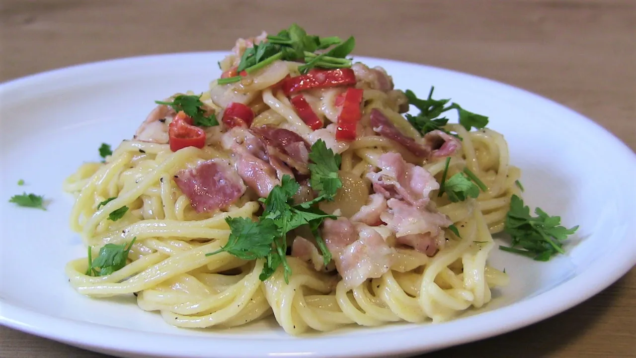 
          
          
          
            
            Spaghetti in Knoblauch Sahne Soße mit Bacon-einfache und günstige Mahlzeit-ist in 10 Minuten fertig
          
        . 