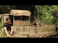 Download Lagu Building bamboo fences and courtyards - self-sufficient life in the middle of nature