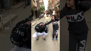 محمد رمضان بيضرب عصام صاصا ف الشارع 