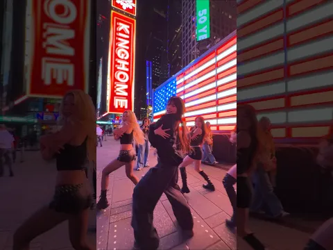 Random Street Collab🗽 FEARLESS🖤