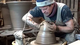 Gabriel Nichols - Throwing a medium flower pot using wild clay
