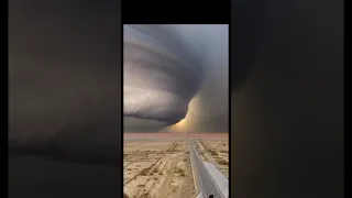 اعاصير مرعبه 