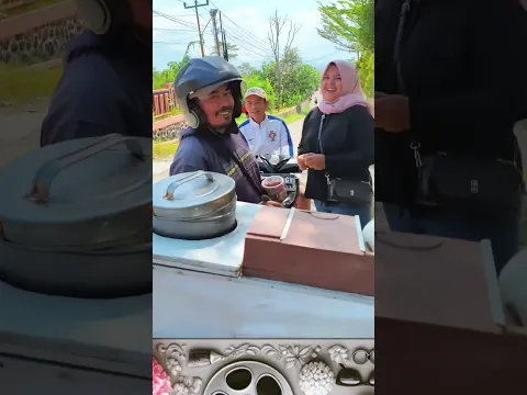 PENJUAL CENDOL INI MENGHIBUR PELANGGANNYA