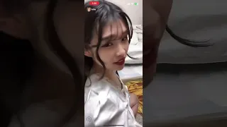 胸チラ好き必見 こういうライブ配信事故の胸チラを待っていた ライブ 放送事故 