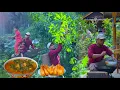Download Lagu Oogst van cassavebladeren, Koken van kipcurry met cassavebladeren | Dorpsleven