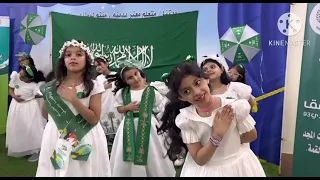 فقرة الصف الثاني الأرض تجمعنا  بإشراف المعلمة غادة الزهراني دندنها