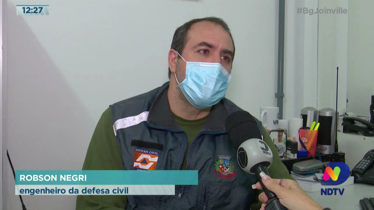 Deslizamento de terra: Imóvel é interditado no Petrópolis e moradores vão para casa de parentes