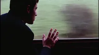 شارد الذهن يسجل حضورا  كاملا في مكان اخر   دندنها