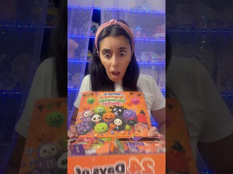 LAURA APRE TUTTE LE CASELLE DEL CALENDARIO DI HALLOWEEN E GIULIA LO SCOPRE!