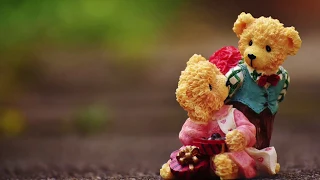والأذن تعشق قبل العين أحيانا  ل   بشار بن ب رد  آداء عبدالله الأربش دندنها