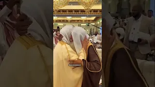 الشيخان الحذيفي والسديس في أحدث لقاء أخوي فيه المحبة والاحترام والتقدير   الأحد ٢٦ محرم ١٤٤٥ه  دندنها