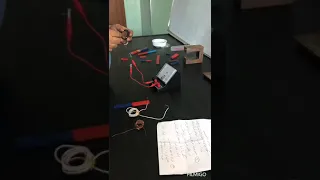 تجربة توليد تيار كهربائي باستخدام مغناطيس 