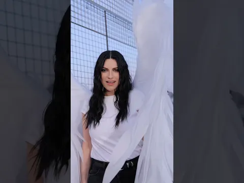 SIAMO SOLI NELL’IMMENSO VUOTO CHE C’È 🪽 FUORI ORA #LauraPausini