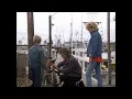 MacGyver fixes bike chain