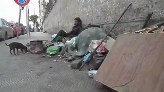 مشرد يقول الكلب اوفى من بني آدم 