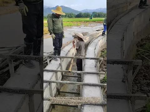 架台解体：湿った土壌でのチームワークの技