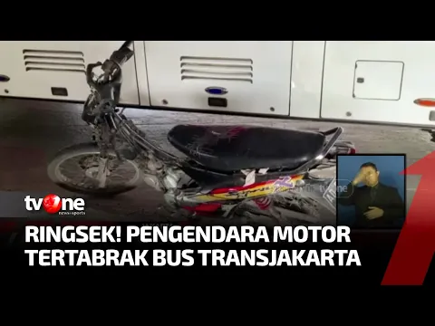 Diduga Terobos Lampu Merah, Pengendara Motor Tertabrak Bus Transjakarta