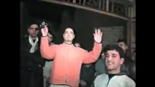 فيديو نادر للأسطورة صاحب الحنجره الذهبيه النجم علي صالحين نجم تلاعبني العبك 