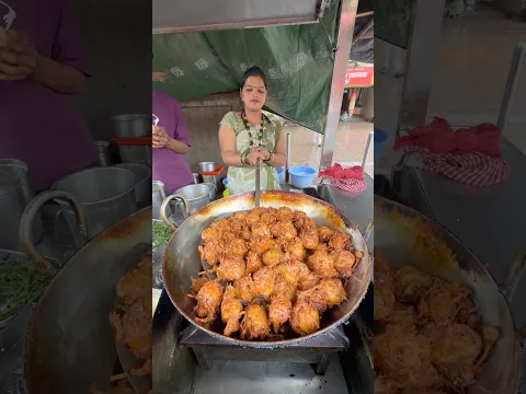 Kolhapur’s Famous Onion Pakoda Lady #shorts