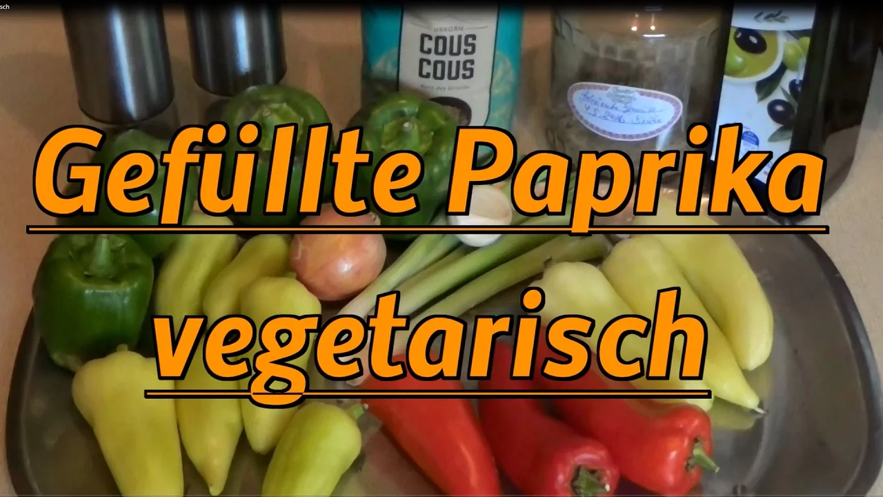 Vegan: Gefüllte Paprika mit sahniger Tomatensauce und Reis - Affenstark vegan. 