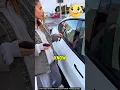 Het meisje vond een Tesla-sleutel op de grond! 🔑