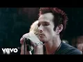 Download Lagu Velvet Revolver - Fall To Pieces (Official Video)