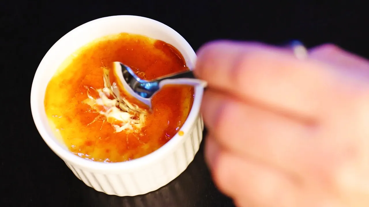 Professional Baker Teaches You How To Make CRÈME CARAMEL!