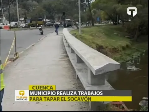 Municipio realiza trabajos para tapar el socavón