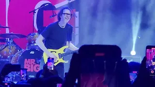 Download Mr. Big Live in Manila. Paul Gilbert Amazing Guitar Solo. (Nothing But Love) MP3