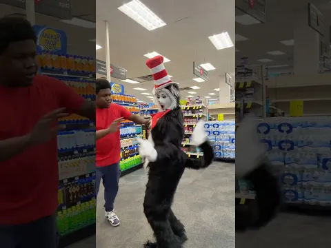 I got kicked out at the end… #catinthehat #costume #nataliereynolds