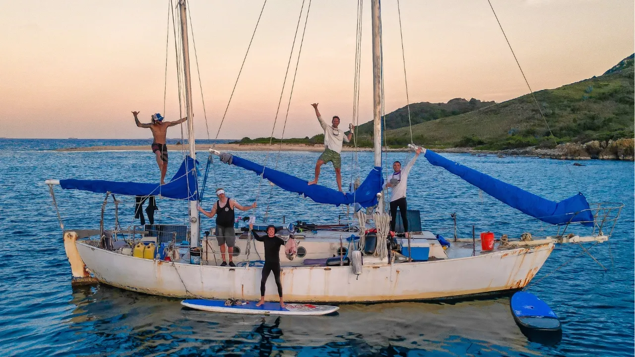 FULL BOAT TOUR [$7,000 Concrete Sailboat] Man Living In Paradise for $0.00