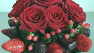 ياعيون ماما انت  قولى طالع لمين  كميل  بالشكل  ده دندنها