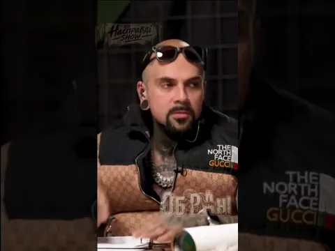 ХТО ВБИВЦЯ ЗА ЦИМ СТОЛОМ ?