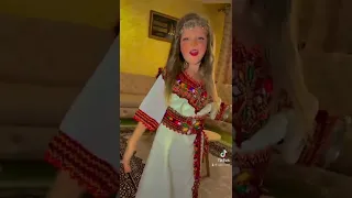 فتاة صغيرة ترقص قبايلي Lilte Girl Dance Kabyle  فتاة صغيرة ترقص قبايلي Lilte Girl Dance Kabyle