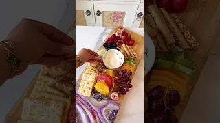 منى فاجأتني بصديقاتها عند الباب النهاية مضحكة Fruit Snacks 