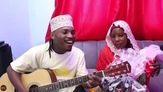 live kayumba amuimbia mama yake wimbo wa mama kwa hisia kali nyuso zao zajaa mahaba mazito